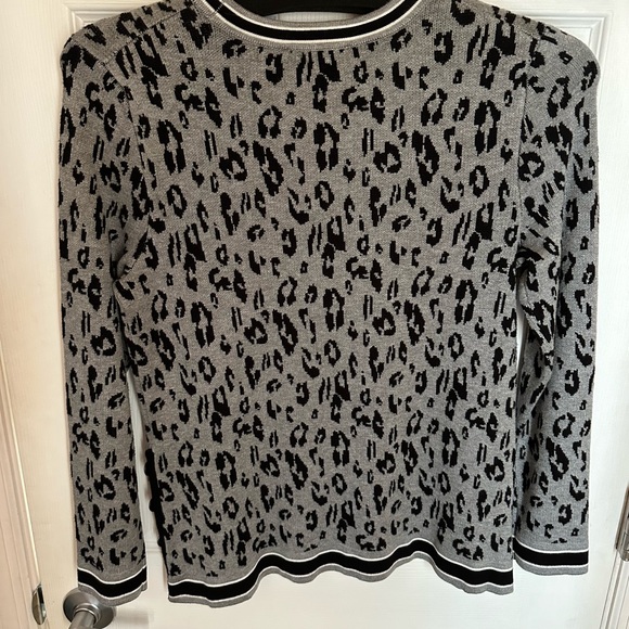 Investments Petite Animal Print Sweater Size PS DILLARDS NWT - Picture 2 of 3